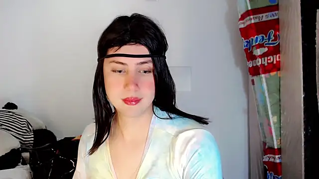 Snapshot of Oxana-Novikov chatting on 10-08-25, 10:29 Oxana-Novikov online show from 10-08-25, 10:29