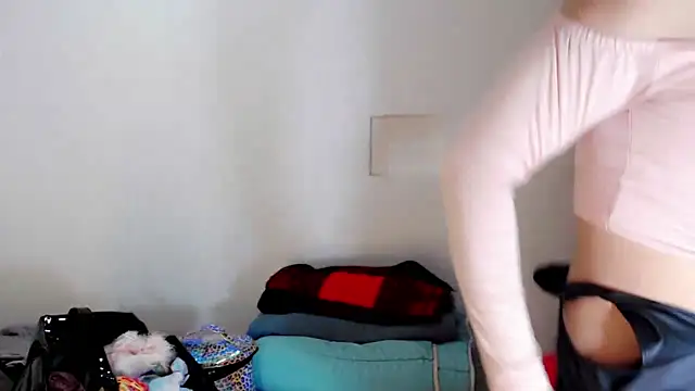 Snapshot of Oxana-Novikov chatting on 10-13-25, 09:59 Oxana-Novikov online show from 10-13-25, 09:59