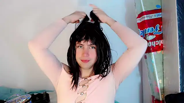 Snapshot of Oxana-Novikov chatting on 10-19-25, 08:31 Oxana-Novikov online show from 10-19-25, 08:31