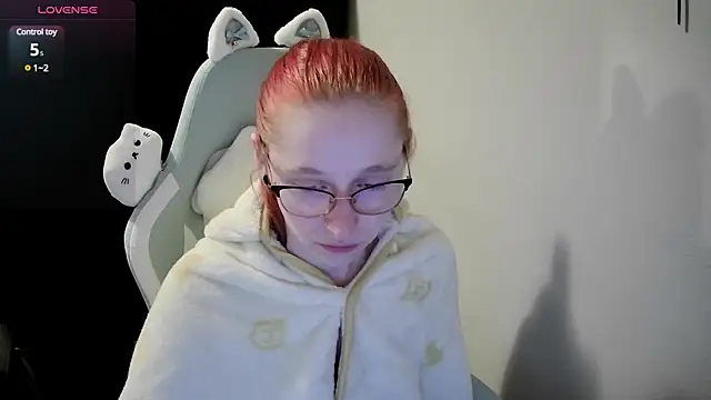 Snapshot of LilyFoxxx chatting on 12-21-24, 05:25 LilyFoxxx online show from 12-21-24, 05:25