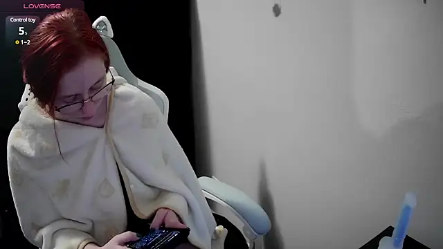 Snapshot of LilyFoxxx chatting on 12-28-24, 05:23 LilyFoxxx online show from 12-28-24, 05:23