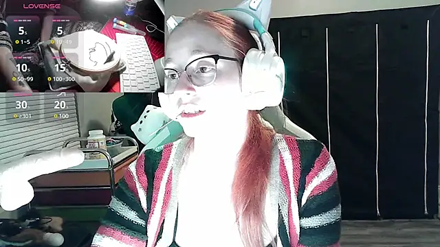 Snapshot of LilyFoxxx chatting on 01-04-25, 04:44 LilyFoxxx online show from 01-04-25, 04:44