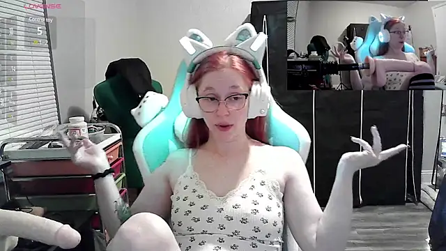 Snapshot of LilyFoxxx chatting on 01-05-25, 03:53 LilyFoxxx online show from 01-05-25, 03:53