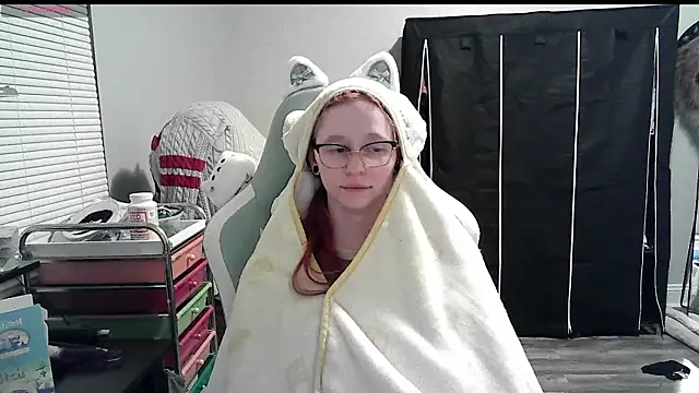 Snapshot of LilyFoxxx chatting on 01-11-25, 04:27 LilyFoxxx online show from 01-11-25, 04:27