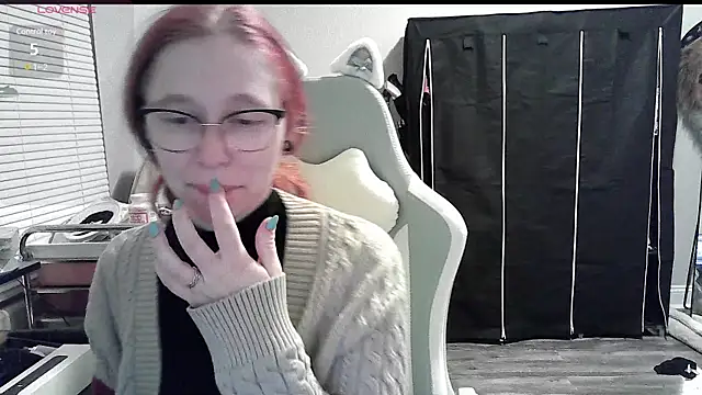 Snapshot of LilyFoxxx chatting on 01-12-25, 04:21 LilyFoxxx online show from 01-12-25, 04:21