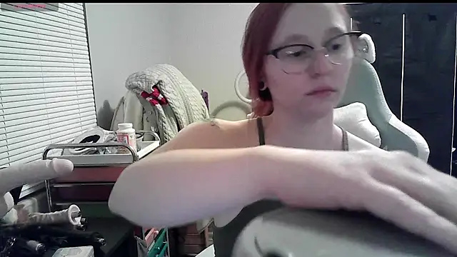 Snapshot of LilyFoxxx chatting on 01-19-25, 04:12 LilyFoxxx online show from 01-19-25, 04:12