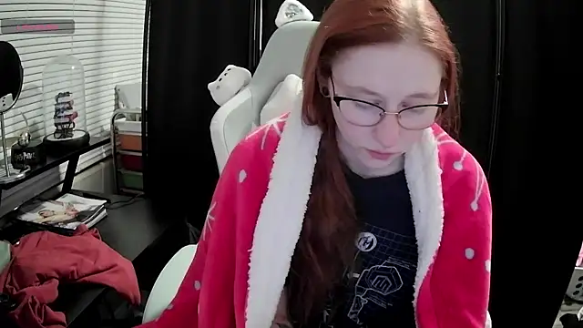 Snapshot of LilyFoxxx chatting on 02-15-25, 05:09 LilyFoxxx online show from 02-15-25, 05:09