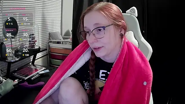 Snapshot of LilyFoxxx chatting on 02-21-25, 04:29 LilyFoxxx online show from 02-21-25, 04:29