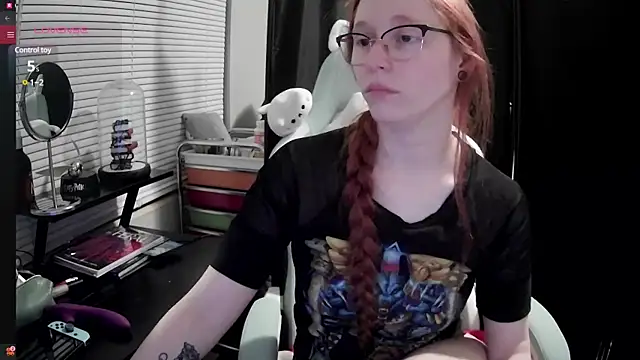 Snapshot of LilyFoxxx chatting on 02-26-25, 04:25 LilyFoxxx online show from 02-26-25, 04:25