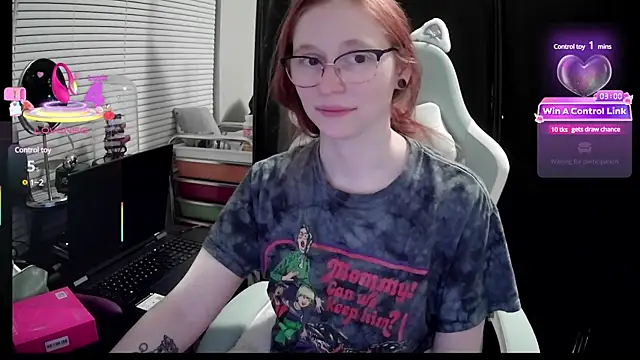 Snapshot of LilyFoxxx chatting on 02-28-25, 04:21 LilyFoxxx online show from 02-28-25, 04:21