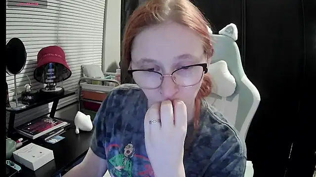 Snapshot of LilyFoxxx chatting on 03-10-25, 03:23 LilyFoxxx online show from 03-10-25, 03:23