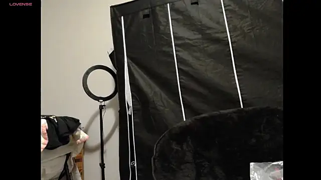 Snapshot of LilyFoxxx chatting on 03-17-25, 03:25 LilyFoxxx online show from 03-17-25, 03:25