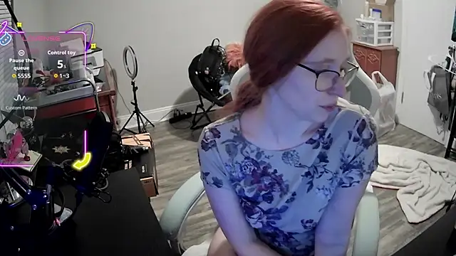 Snapshot of LilyFoxxx chatting on 09-12-25, 03:17 LilyFoxxx online show from 09-12-25, 03:17