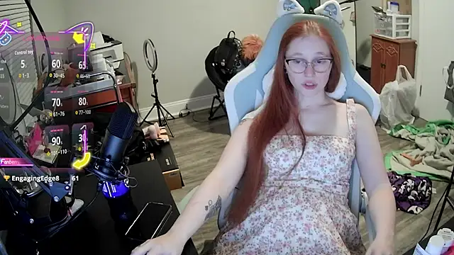 Snapshot of LilyFoxxx chatting on 09-24-25, 03:21 LilyFoxxx online show from 09-24-25, 03:21