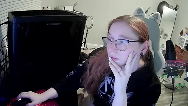 Snapshot of LilyFoxxx chatting on 10-17-25, 03:10 LilyFoxxx online show from 10-17-25, 03:10