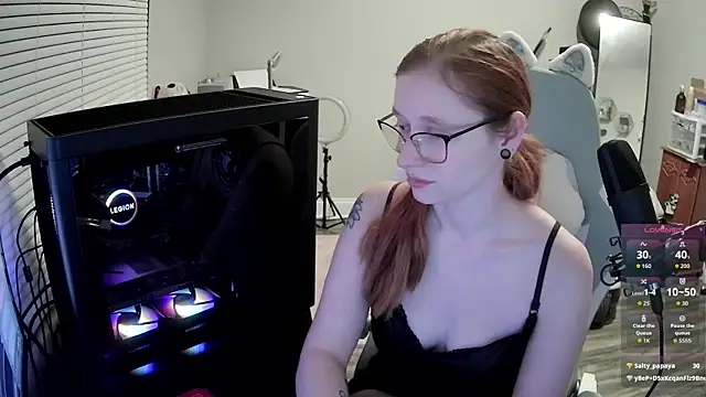 Snapshot of LilyFoxxx chatting on 10-20-25, 03:18 LilyFoxxx online show from 10-20-25, 03:18