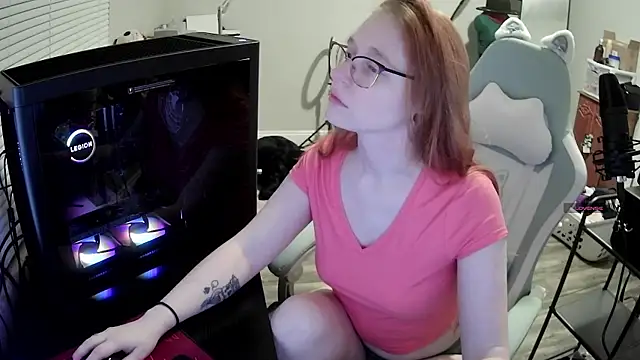 Snapshot of LilyFoxxx chatting on 11-07-25, 04:23 LilyFoxxx online show from 11-07-25, 04:23