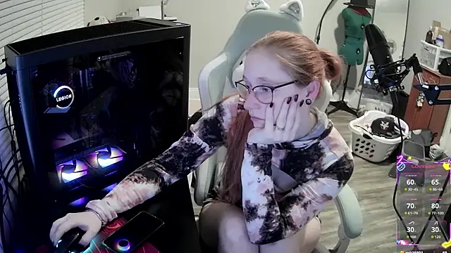 Snapshot of LilyFoxxx chatting on 11-08-25, 04:56 LilyFoxxx online show from 11-08-25, 04:56