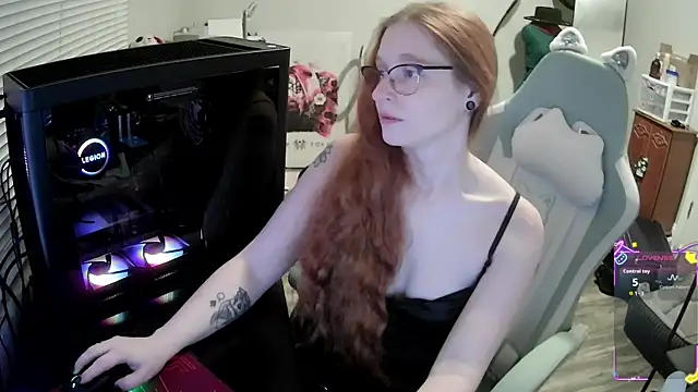 Snapshot of LilyFoxxx chatting on 11-21-25, 04:22 LilyFoxxx online show from 11-21-25, 04:22