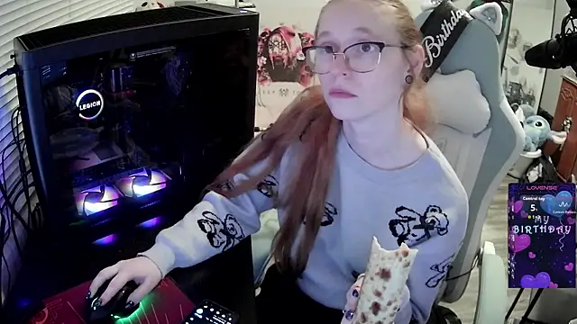 Snapshot of LilyFoxxx chatting on 11-24-25, 04:23 LilyFoxxx online show from 11-24-25, 04:23