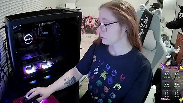 Snapshot of LilyFoxxx chatting on 11-26-25, 04:13 LilyFoxxx online show from 11-26-25, 04:13