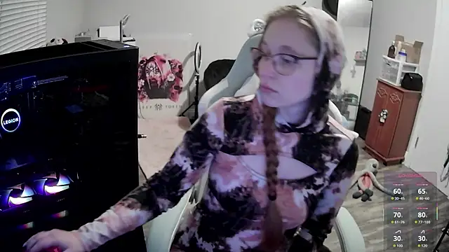 Snapshot of LilyFoxxx chatting on 12-15-25, 06:17 LilyFoxxx online show from 12-15-25, 06:17