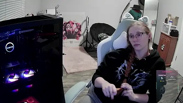 Snapshot of LilyFoxxx chatting on 12-17-25, 06:08 LilyFoxxx online show from 12-17-25, 06:08