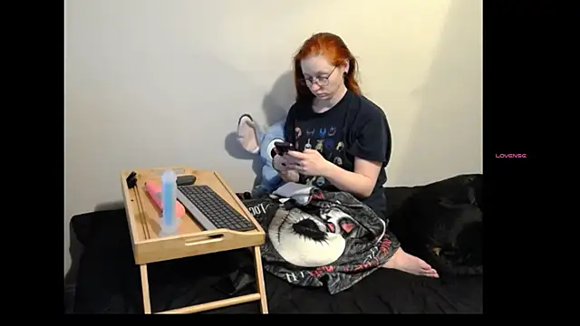 LilyFoxxx online show from 04-08-26, 05:40