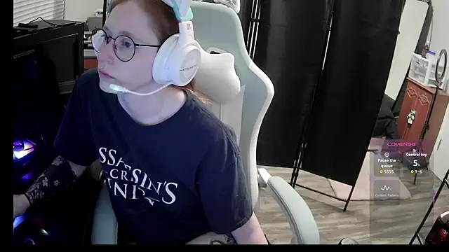 Snapshot of LilyFoxxx chatting on 05-27-26, 05:15 LilyFoxxx online show from 05-27-26, 05:15