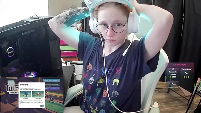 Snapshot of LilyFoxxx chatting on 06-07-26, 08:34 LilyFoxxx online show from 06-07-26, 08:34