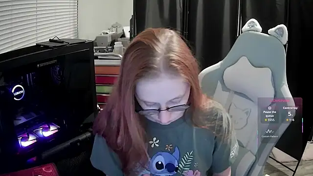 Snapshot of LilyFoxxx chatting on 06-17-26, 05:10 LilyFoxxx online show from 06-17-26, 05:10