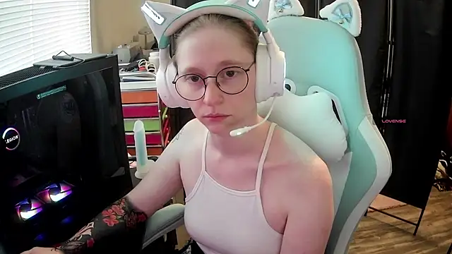 LilyFoxxx online show from 07-03-26, 11:00
