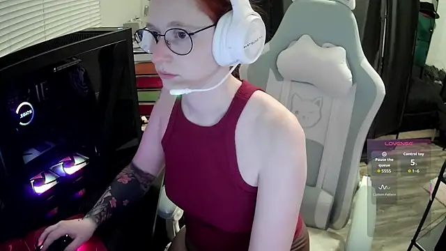 LilyFoxxx online show from 08-09-26, 05:12