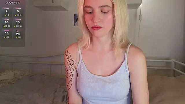 Snapshot of lolly_pie chatting on 12-05-25, 05:20 lolly pie online show from 12-05-25, 05:20