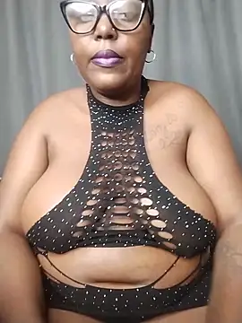 Snapshot of CHERRYYUMMY chatting on 06-18-26, 10:30 CHERRYYUMMY online show from 06-18-26, 10:30
