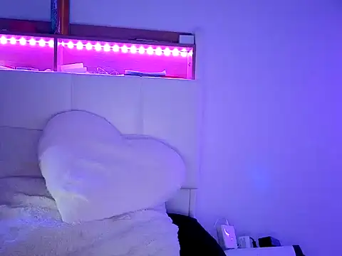 nicole77745 online show from 03-08-26, 02:43