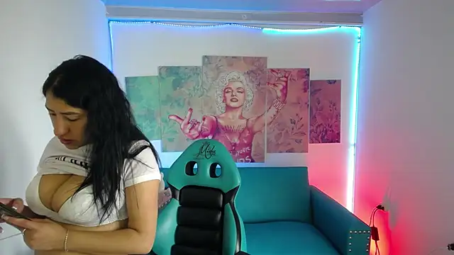 Snapshot of Sofi_hot_4m chatting on 01-06-26, 01:48 Sofi hot 4m online show from 01-06-26, 01:48