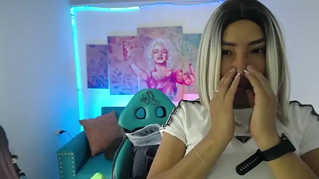 Snapshot of Sofi_hot_4m chatting on 02-04-26, 01:39 Sofi hot 4m online show from 02-04-26, 01:39