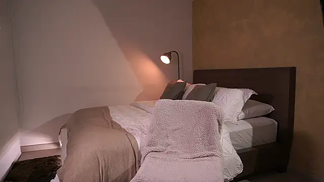 paulacora100 online show from 02-28-25, 03:15