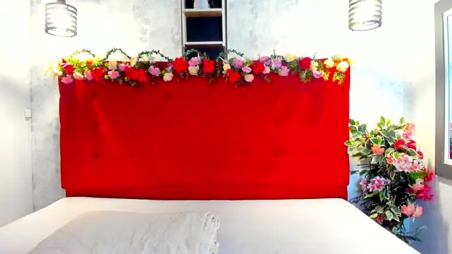 Snapshot of SilvannaFit chatting on 04-29-26, 11:47 SilvannaFit online show from 04-29-26, 11:47