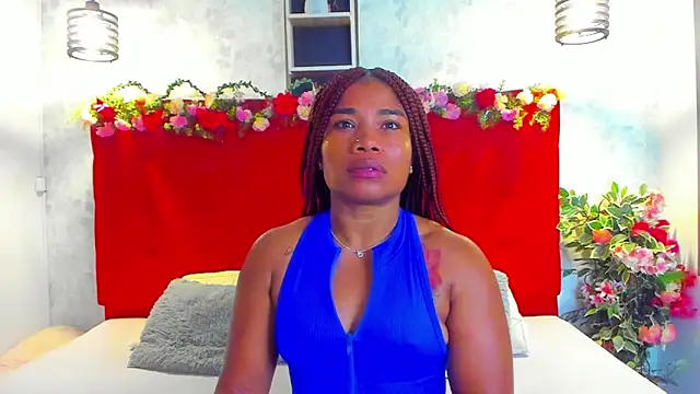 Snapshot of SilvannaFit chatting on 05-25-26, 11:27 SilvannaFit online show from 05-25-26, 11:27