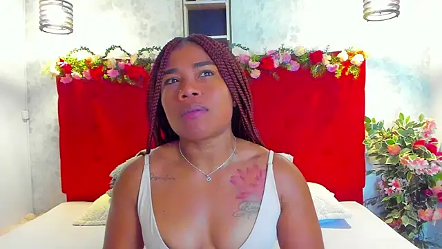 Snapshot of SilvannaFit chatting on 05-26-26, 11:39 SilvannaFit online show from 05-26-26, 11:39