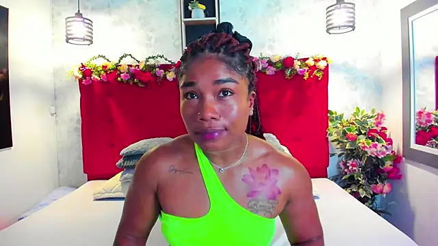 Snapshot of SilvannaFit chatting on 06-02-26, 11:23 SilvannaFit online show from 06-02-26, 11:23