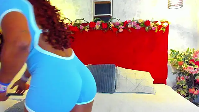 Snapshot of SilvannaFit chatting on 06-05-26, 11:27 SilvannaFit online show from 06-05-26, 11:27
