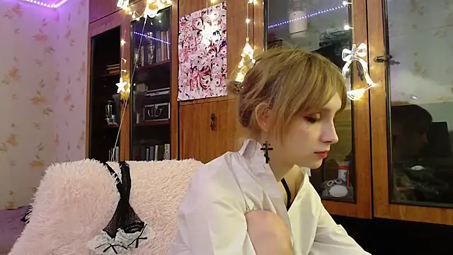 Snapshot of cloudgirrl chatting on 01-09-25, 10:41 cloudgirrl online show from 01-09-25, 10:41