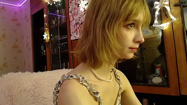 Snapshot of cloudgirrl chatting on 01-10-25, 10:15 cloudgirrl online show from 01-10-25, 10:15