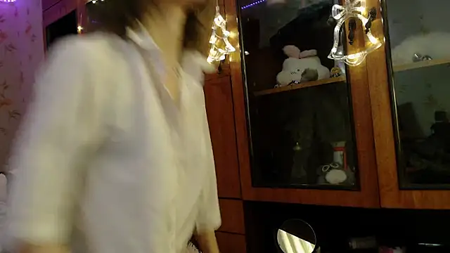 Snapshot of cloudgirrl chatting on 01-12-25, 08:57 cloudgirrl online show from 01-12-25, 08:57