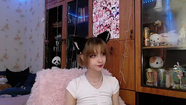 Snapshot of cloudgirrl chatting on 02-17-25, 08:26 cloudgirrl online show from 02-17-25, 08:26