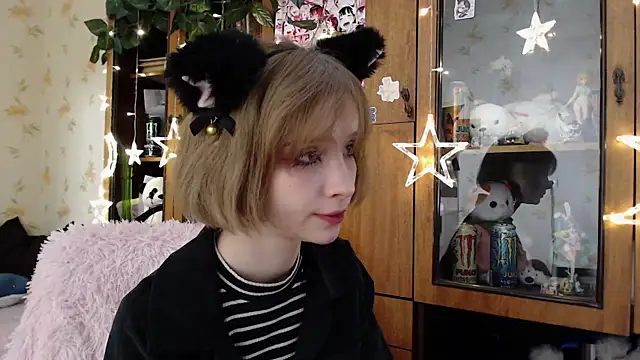 Snapshot of cloudgirrl chatting on 03-19-25, 08:32 cloudgirrl online show from 03-19-25, 08:32