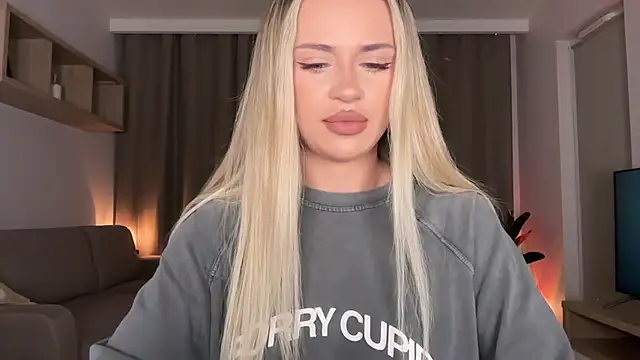 Snapshot of Julia_RL chatting on 10-13-25, 07:47 Julia RL online show from 10-13-25, 07:47